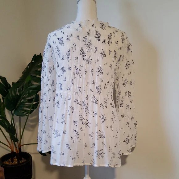 Adiva White and Blue Floral Blouse - Picture 3 of 9